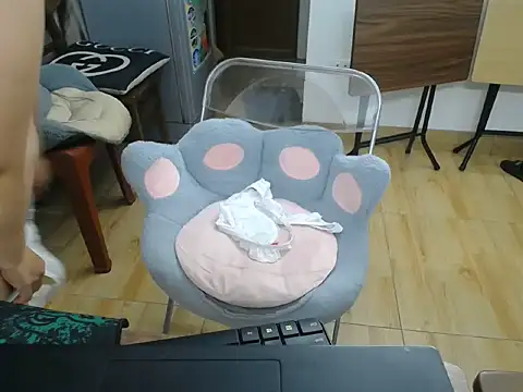 Maia_9999 élő XXX-chatje