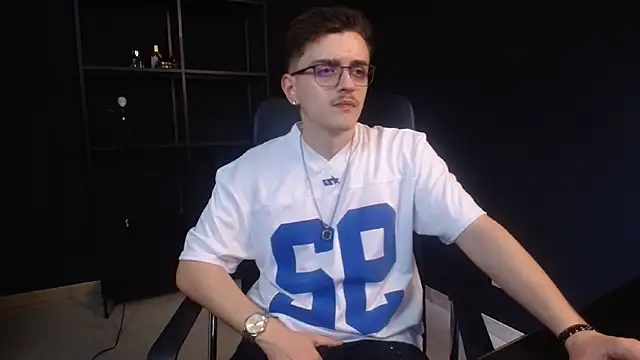 FelixStarkk Chat XXX in diretta