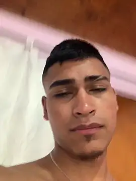 Emiliano_Reyes' Live XXX Chat