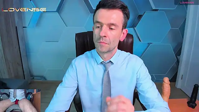 SteveTiger live XXX chat