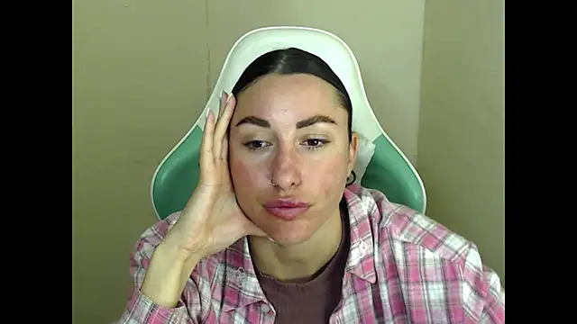 Cammil1a_horn's Live XXX Chat