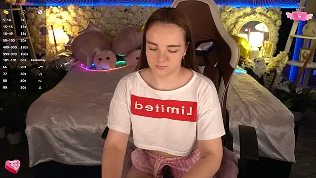 צ'אט XXX בשידור חי של FoxyShy