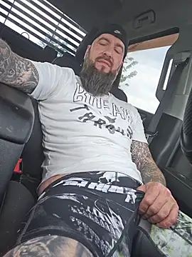 Beardedtattood élő XXX-chatje