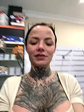 SkinnyLilly লাইভ XXX চ্যাট