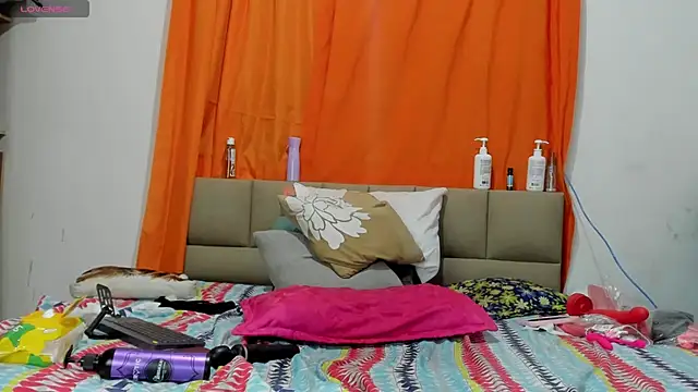 lilybaudyn_'s Live XXX Chat