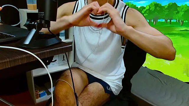 LEO1955 Show in webcam