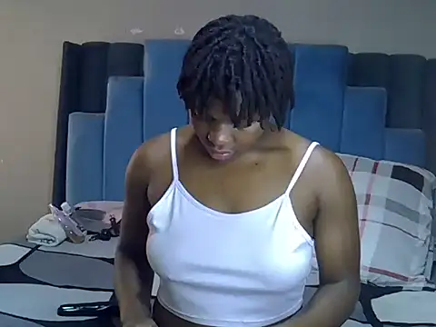 XXX chat uživo modela melanin_moon