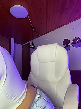 Isabella_boobd Adlı Modelin Canlı XXX Sohbeti