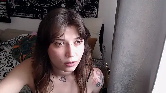 Chatroom XXX en direct de AlienforTwenty