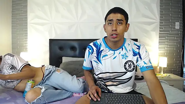 Chat +18 de Isaak_Salomee ao vivo