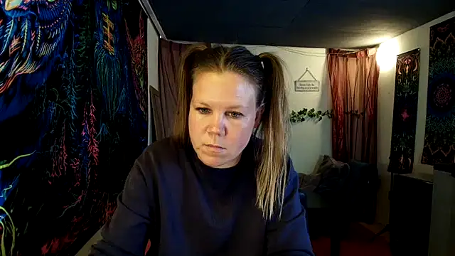 CallMeMaria live XXX chat
