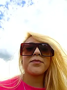 SilvyDiamond live XXX chat