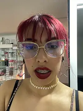 MeraSecretXXX Adlı Modelin Canlı XXX Sohbeti