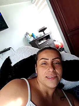 maynor_1998's Live XXX Chat