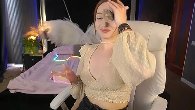 LizzaMoonn XXX чат на живо