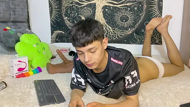Andy_Belier23 Chat XXX in diretta