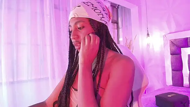 Queen_perla_ élő XXX-chatje
