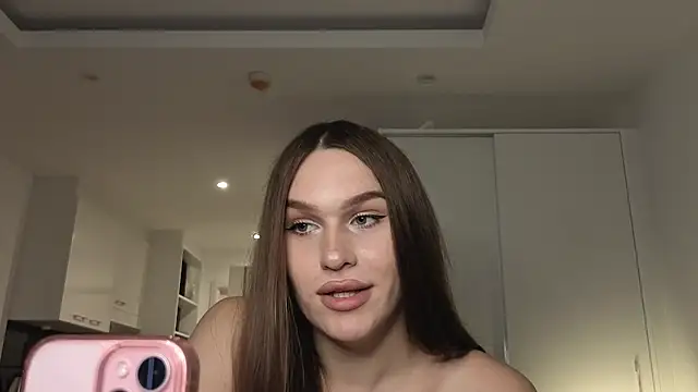 Онлайн чат XXX SophieTrner