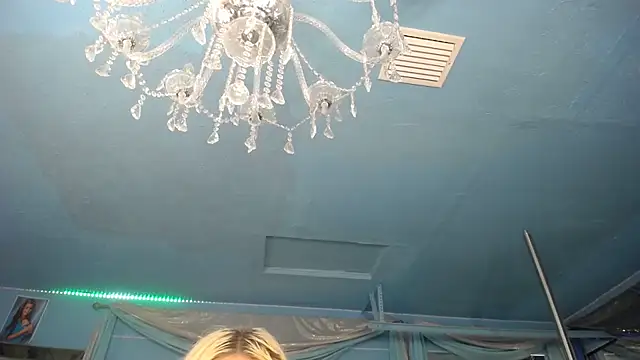 ADRIANNA_FOXのライブXXXチャット