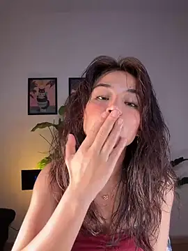 Adriennesexxx Adlı Modelin Canlı XXX Sohbeti