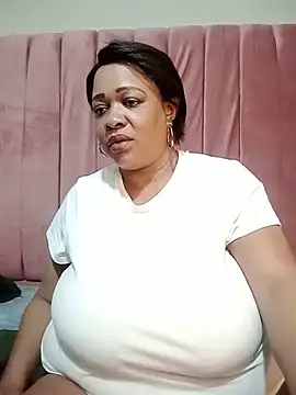 Chat XXX en directo de BUSTYQUEEN56_