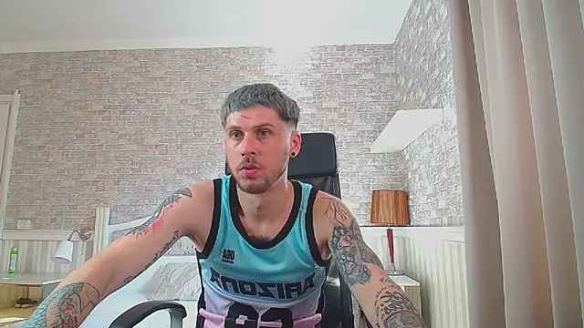 JonahShaw's Live XXX Chat