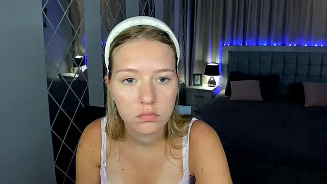 Chat +18 de RosaTiny ao vivo