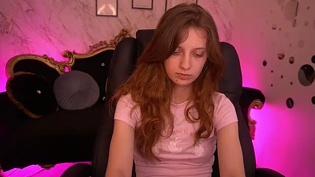 Chatroom XXX en direct de CuteeFoxy