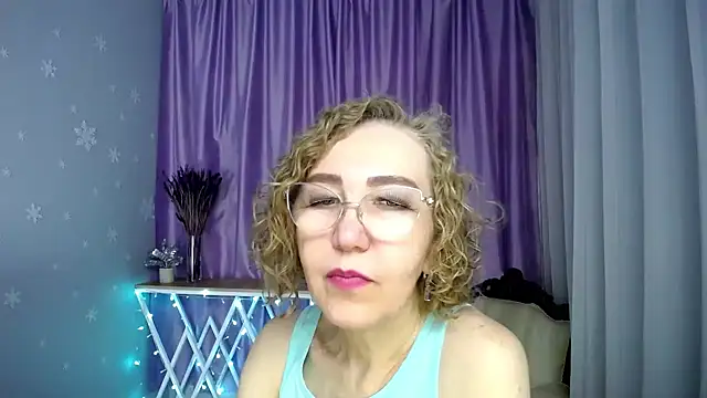 queen_a_n_i's Live XXX Chat
