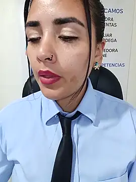 Chat +18 de MAYE__13 ao vivo
