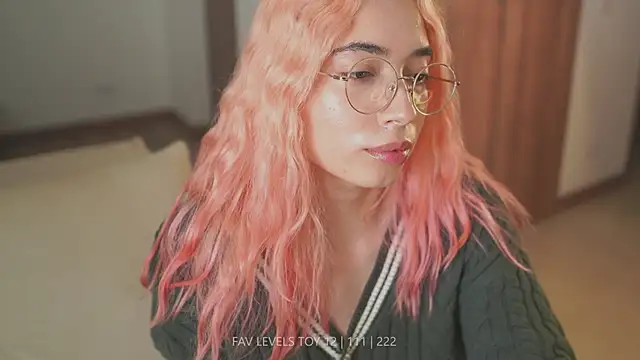 dearnina_ élő XXX-chatje