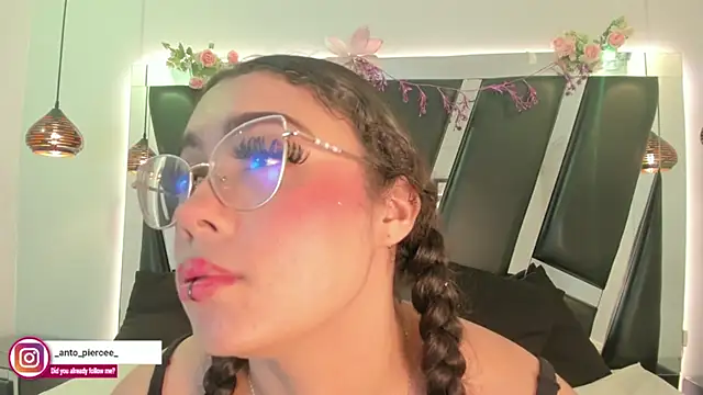 antonelllepiercee's Live XXX Chat