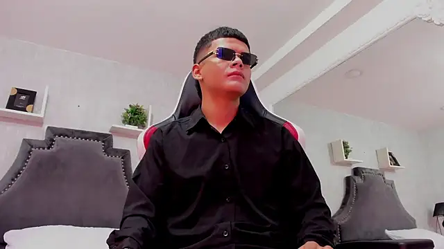 DylanRoyce_ Live XXX-Chat