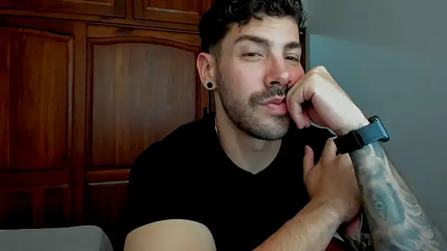 Онлайн чат XXX Guyinthemountain
