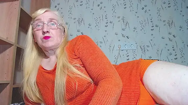 MadamBombShell Live XXX Chat