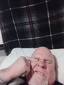 Reddog833 Live XXX-chat