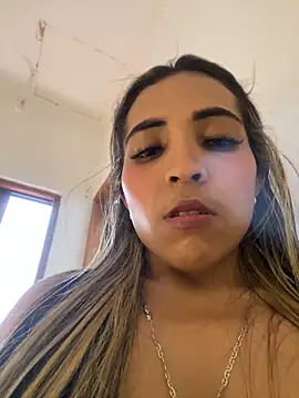 Rosa_25x Adlı Modelin Canlı XXX Sohbeti