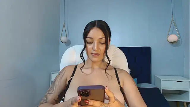 Chatroom XXX en direct de Melisa_Suarez