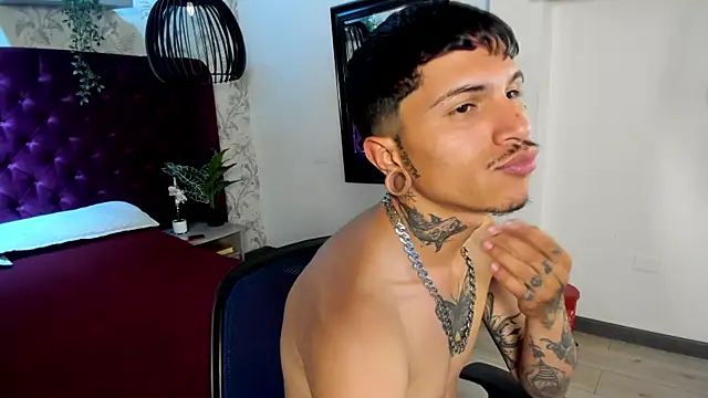 Valentino_Knox – Naživo XXX chat