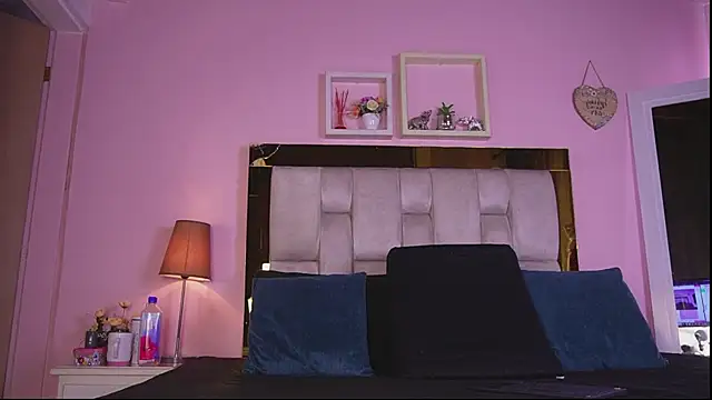 emmy_r লাইভ XXX চ্যাট