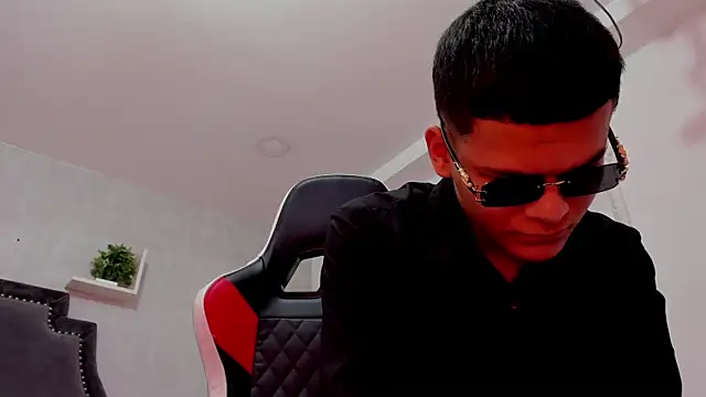 DylanRoyce_ – Naživo XXX chat