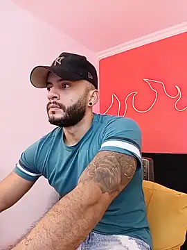 צ'אט XXX בשידור חי של Mike_savage3