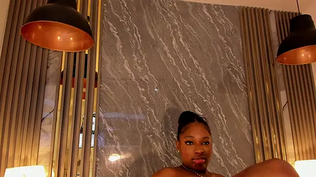 Chat +18 de EmilyDiaaz ao vivo