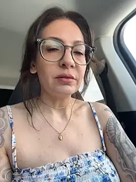 BeautifulMesss élő XXX-chatje