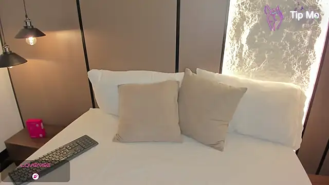 lilly_ass_'s Live XXX Chat