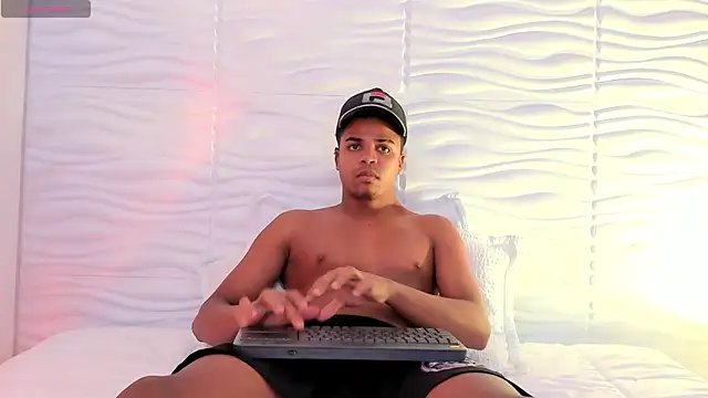 Chatroom XXX en direct de TaylorClay_