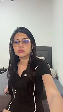 Cloebennet013 Adlı Modelin Canlı XXX Sohbeti