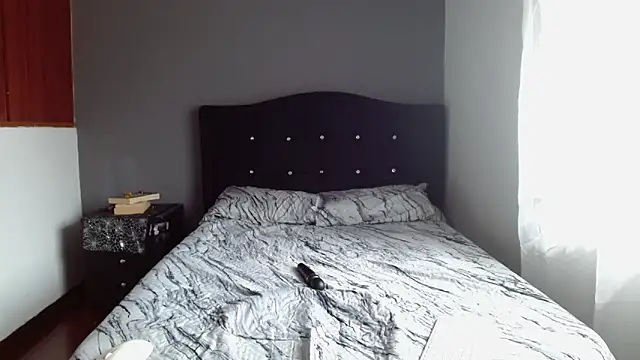 Emilia_1995's Live XXX Chat