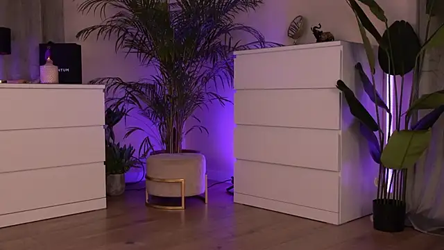 Živý XXX chat Tinydoll_XO