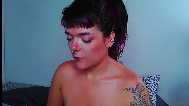 purple_em69 élő XXX-chatje
